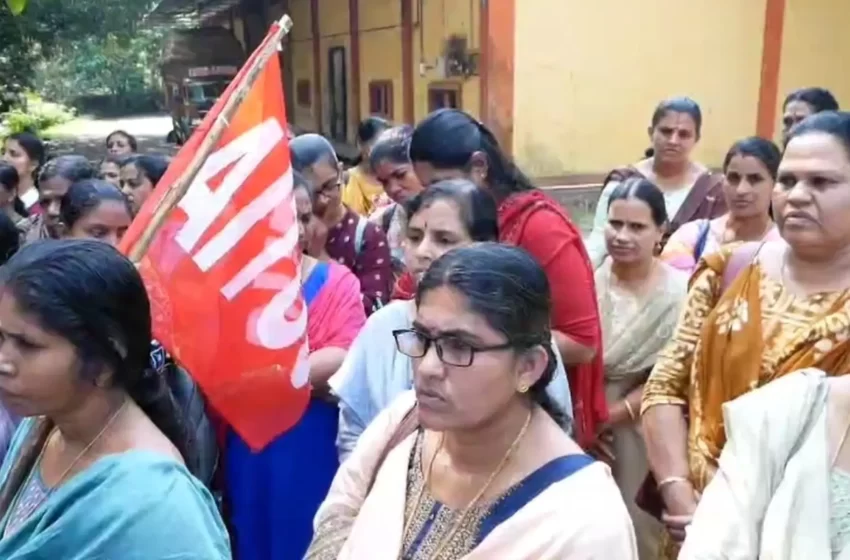  തളിപ്പറമ്പ് താലൂക്ക് ഡിപ്പോ ഓഫീസിന് മുന്നിൽ സപ്ലൈക്കോ വർക്കേഴ്‌സ്‌ ഫെഡറേഷൻ കൂട്ടധർണ നടത്തി