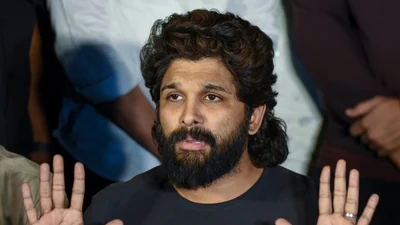  തെലുങ്ക് സൂപ്പർ താരം അല്ലു അർജുന്റെ വീടിന് നേരേ ആക്രമണം; സുരക്ഷാ ജീവനക്കാരെ കയ്യേറ്റം ചെയ്തു