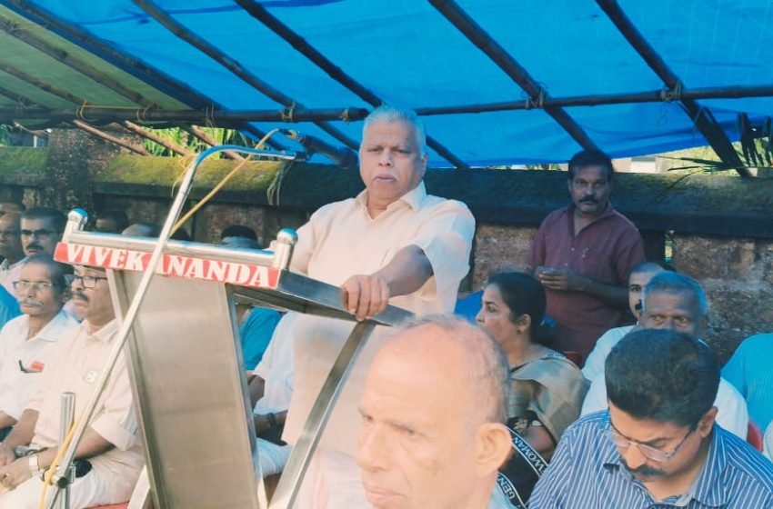  കണ്ണൂർ കോർപറേഷനിൽ തെരുവുനായ ശല്യത്തിനെതിരെ നടപടിയെടുക്കാത്തതിൽ പ്രതിഷേധിച്ചു എൽ.ഡി.എഫ് ധർണ നടത്തി