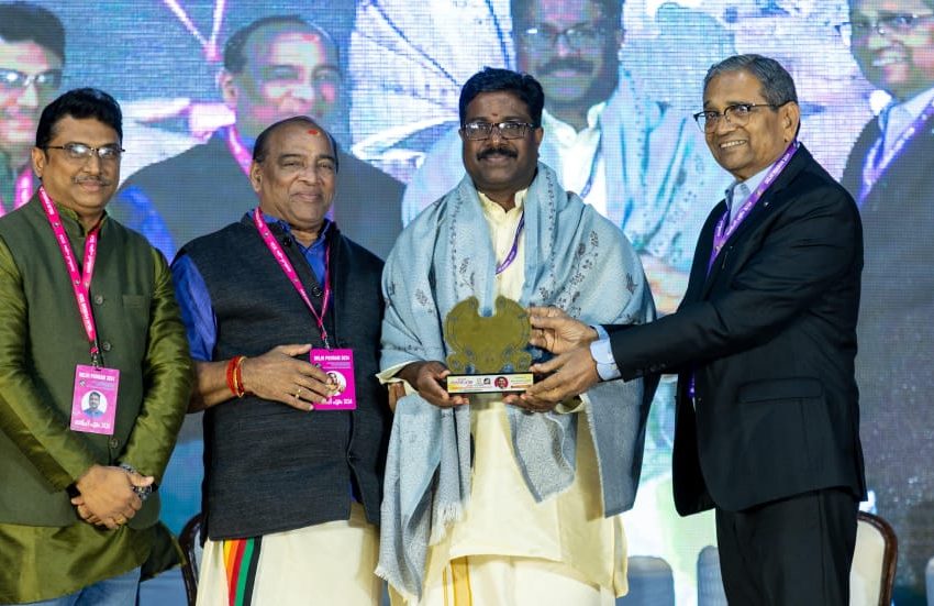  ഡൽഹി പഞ്ചവാദ്യ ട്രസ്റ്റിൻ്റെ ആദരം ഫോക് ലോറിസ്റ്റ് ഗിരീഷ് പൂക്കോത്തിന്