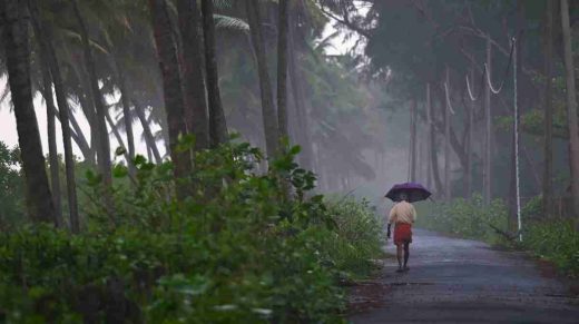  മഴ കനക്കുന്ന സാഹചര്യത്തില്‍ മുന്നറിയിപ്പുമായി മുഖ്യന്ത്രി പിണറായി വിജയന്‍; നാല് ജില്ലകളില്‍ റെഡ് അലര്‍ട്ട്