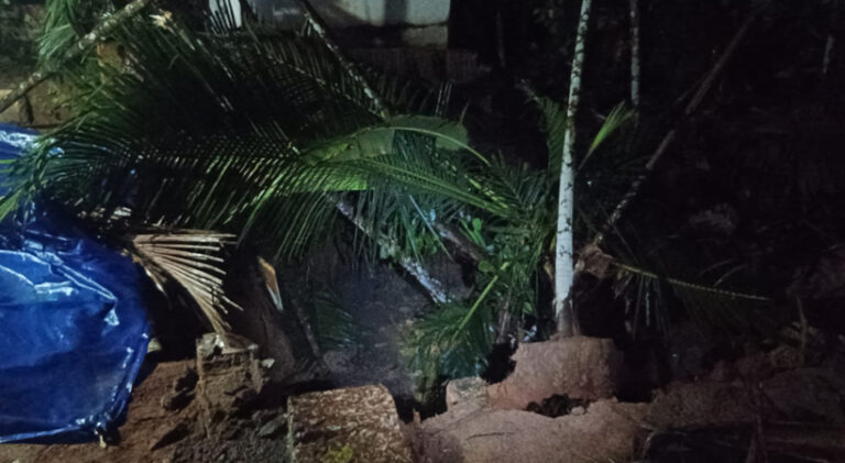  കനത്ത മഴയെത്തുടർന്ന് കോഴിക്കോട് ജില്ലയിൽ കൊയിലാണ്ടി അരിക്കുളത്ത് കിണർ ഇടിഞ്ഞു താഴ്ന്നു