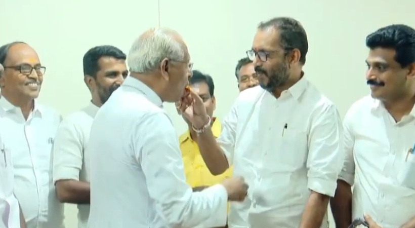  ക്രിസ്മസ് ദിനത്തില്‍ തൃശൂര്‍ അതിരൂപതാ ആസ്ഥാനത്തെത്തി ബിജെപി സംസ്ഥാന അധ്യക്ഷന്‍ കെ സുരേന്ദ്രന്‍