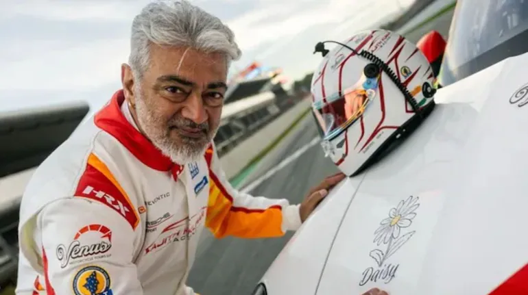  തമിഴ് സൂപ്പർസ്റ്റാർ അജിത് കുമാറിന്‍റെ ടീം 24 എച്ച് ദുബായ് 2025 എൻഡ്യൂറൻസ് റേസിൽ മൂന്നാം സ്ഥാനം നേടി