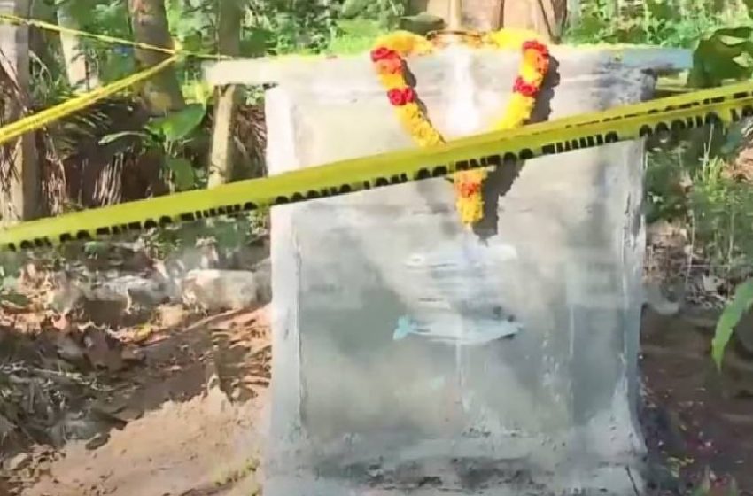  നെയ്യാറ്റിൻകരയിൽ ആറാലുംമൂട് സ്വദേശി ഗോപൻ സമാധിയായെന്ന് അവകാശപ്പെട്ട് കുടുംബം നിർമ്മിച്ച കല്ലറ ഇന്ന് പൊളിച്ചേക്കും