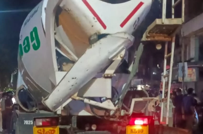  കൂത്തുപറമ്പ് ടൗണിൽ നിയന്ത്രണം വിട്ട കാർ ലോറിയിൽ ഇടിച്ച് അപകടം; ഒരാൾക്ക് ദാരുണാന്ത്യം