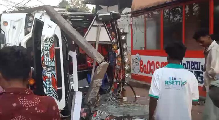  വിനോദയാത്ര സംഘം സഞ്ചരിച്ച ബസ് മറിഞ്ഞ് അപകടം; വിദ്യാർഥികൾക്ക് പരുക്ക്