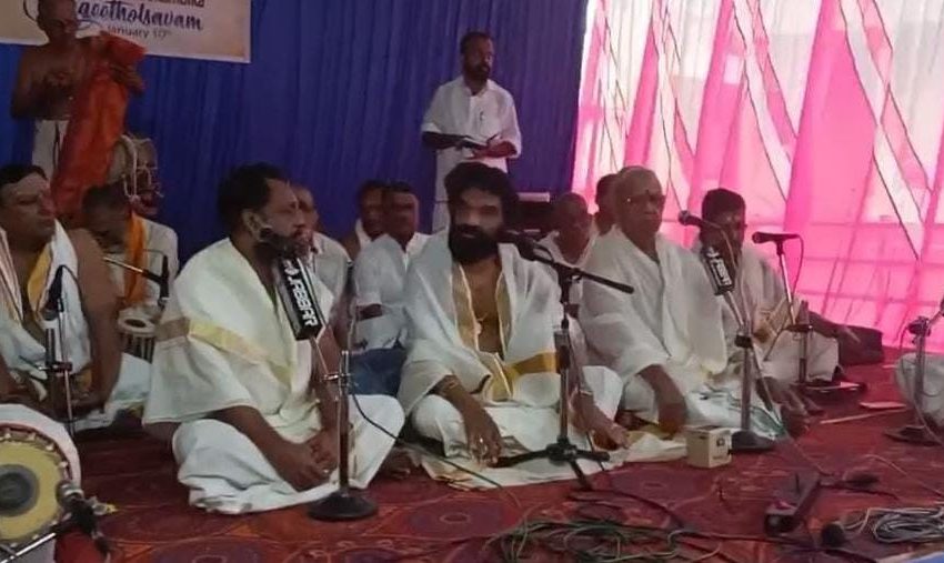  പി. ജയചന്ദ്രന് ആദരാഞ്ജലിയർപ്പിച്ച് നിത്യശാന്തിക്കായി കൊല്ലൂർ ശ്രീ മൂകാംബിക ക്ഷേത്രാങ്കണത്തിൽ സംഗീതജ്ഞരുടെ പ്രാർത്ഥനാഞ്ജലി