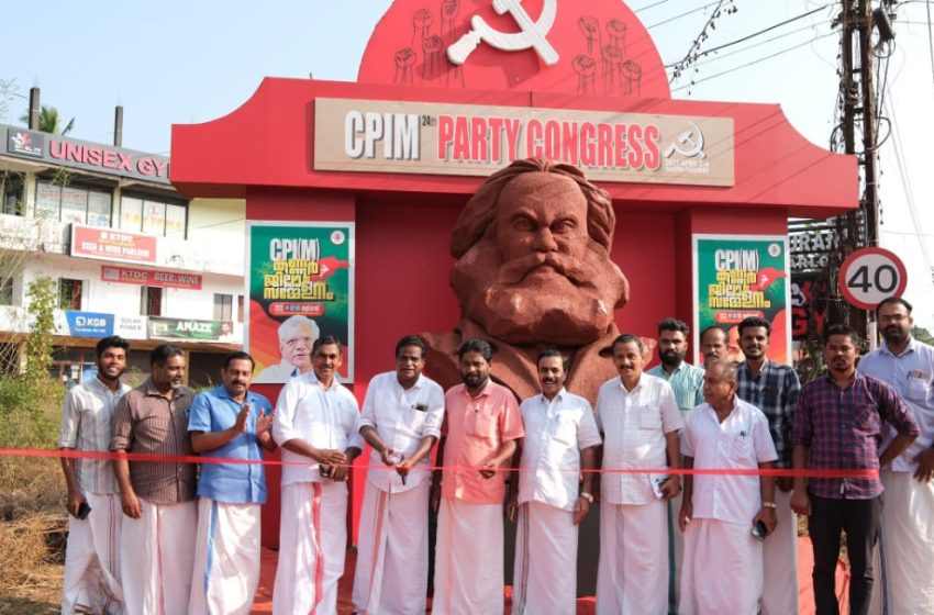  തളിപ്പറമ്പ് പൂക്കോത്ത് നടക്ക് സമീപം കാറൽ മാർക്സിൻ്റെ പ്രചരണ സ്തൂപം ടി കെ ഗോവിന്ദൻ ഉദ്ഘാടനം  ചെയ്തു