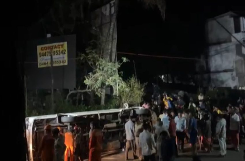  എറണാകുളം കടമറ്റത്തെ വാഹനാപകടം; പരിക്കേറ്റ ഒരാളുടെ നില ​ഗുരുതരമായി തുടരുന്നു
