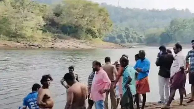 പീച്ചി ഡാമിന്റെ റിസർവോയറില്‍ നാല് പെണ്‍കുട്ടികള്‍ വീണു; നാട്ടുകാർ രക്ഷപ്പെടുത്തി ആശുപത്രിയില്‍ എത്തിച്ചു