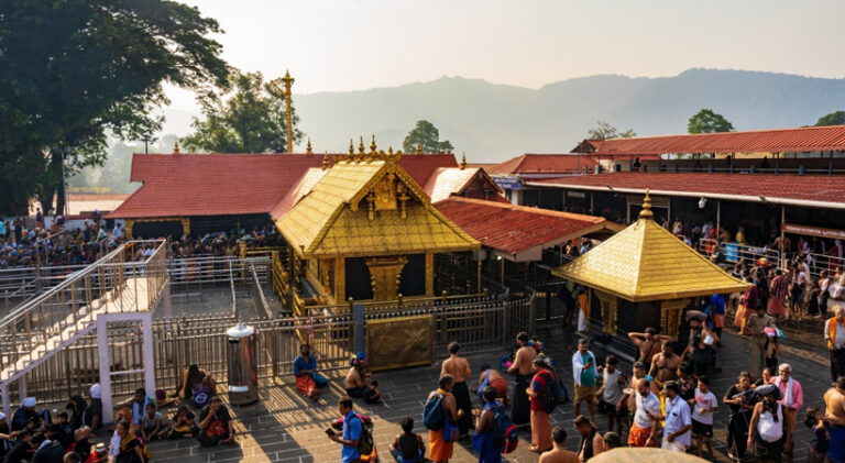  ശബരിമലയിൽ മകരവിളക്ക് അടുത്തതോടെ തീർഥാടകരുടെ വൻ പ്രവാഹം