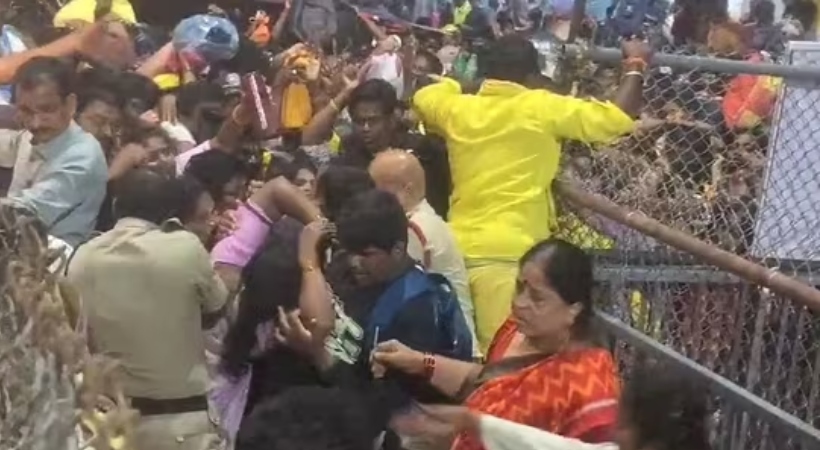  തിരുപ്പതി ക്ഷേത്രത്തിലെ അപകടം; തിക്കിലും തിരക്കിലും പെട്ട് മരിച്ചവരുടെ എണ്ണം ആറായി