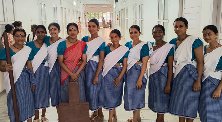  സംസ്ഥാന സ്‌കൂള്‍ കലോത്സവ വേദിയില്‍ തിളങ്ങി വയനാട് ദുരന്തത്തെ അതിജീവിച്ച മേപ്പാടി ഗവണ്‍മെന്റ് ഹയര്‍ സംസ്ഥാന സ്‌കൂള്‍ കലോത്സവ വേദിയില്‍ തിളങ്ങി വയനാട് ദുരന്തത്തെ അതിജീവിച്ച മേപ്പാടി ഗവണ്‍മെന്റ് ഹയര്‍ സെക്കന്‍ഡറി സ്‌കൂളിലെ വിദ്യാര്‍ത്ഥികള്‍ സ്‌കൂളിലെ വിദ്യാര്‍ത്ഥികള്‍