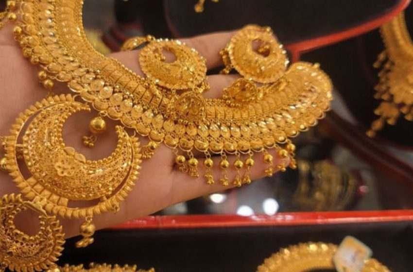  സംസ്ഥാനത്ത് ഇന്ന് സ്വര്‍ണവിലയില്‍ നേരിയ കുറവ് രേഖപ്പെടുത്തി; ഒരു പവന്‍ സ്വര്‍ണത്തിന് 64200 രൂപയായി