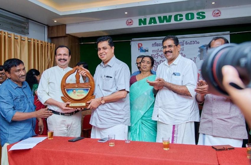  കെ.സി.സി.പി.എൽ മാനേജിംഗ് ഡയറക്ടർ ആനക്കൈ ബാലകൃഷ്ണനെ  നീലേശ്വരം പ്രസ്സ് ഫോറം ആദരിച്ചു