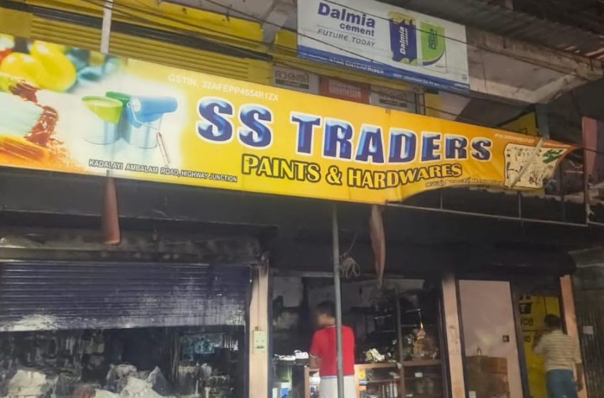  പുതിയതെരുവിൽ ഹൈവേ ജംഗ്ഷന് സമീപം പെയിൻ്റ് കടയിൽ വൻ തീപിടിത്തം