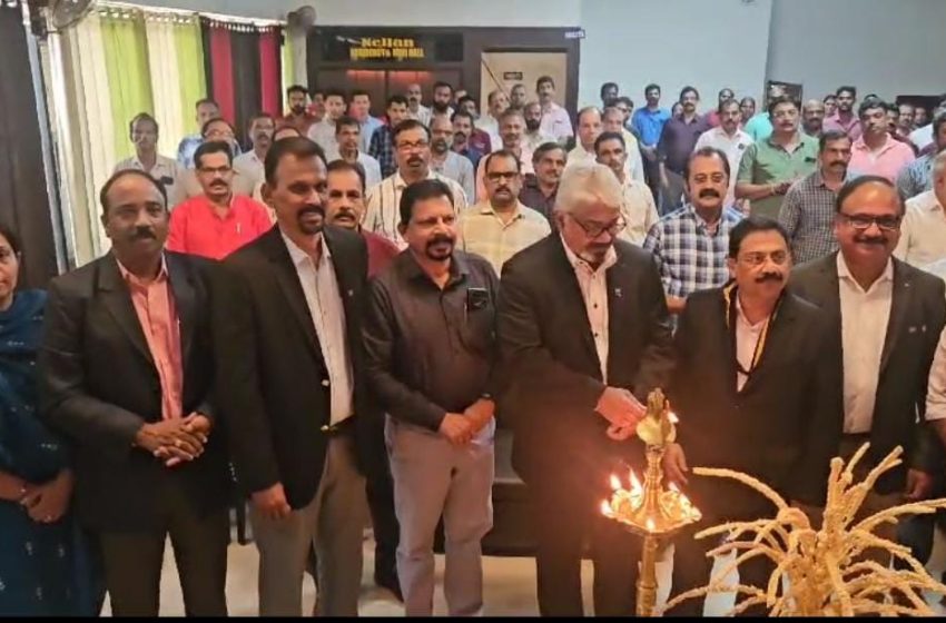  യങ്ങ് മൈൻഡ്സ് ഇന്റർനാഷണലിന്റെ ആഭിമുഖ്യത്തിൽ തൊഴിലാളികൾക് 2 ലക്ഷം രൂപ വീതമുള്ള ഇൻഷുറൻസ് പരിരക്ഷയും, ആദരവും നടത്തി