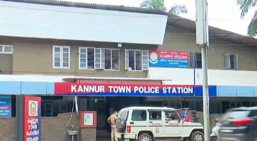  കണ്ണൂരിൽ റാഗിങ് പരാതി; പ്ലസ് വൺ വിദ്യാർഥിക്ക് ക്രൂരമർദ്ദനം, നിലത്തിട്ട് ചവിട്ടി, ഇടതു കൈ ചവിട്ടി ഒടിച്ചു