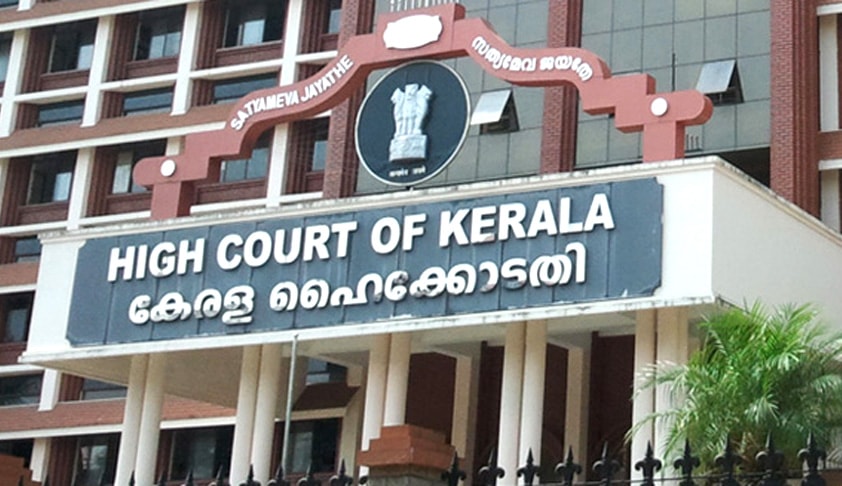  അനുമതിയില്ലാതെ പൊതുസ്ഥലങ്ങളില്‍ കൊടിമരങ്ങള്‍ സ്ഥാപിക്കുന്നത് വിലക്കി ഹൈക്കോടതി
