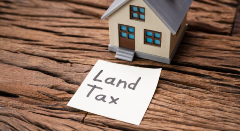  സംസ്ഥാനത്തെ ഭൂനികുതി വര്‍ധിപ്പിച്ചു; സ്ലാബുകളുടെ നിരക്ക് 50 ശതമാനം വരെ വര്‍ധന