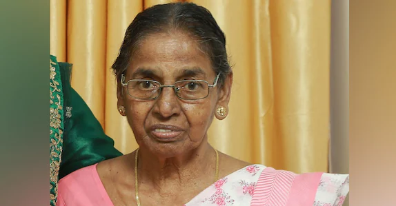  കോഴിക്കോട് വടകര വില്യാപ്പള്ളിയിൽ വീടിന് തീപിടിച്ച് വയോധിക മരിച്ചു