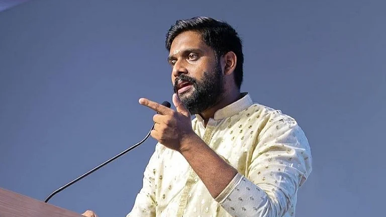  ഓഫര്‍ തട്ടിപ്പില്‍ അന്വേഷണം പുരോഗമിക്കെ പ്രതി അനന്തു കൃഷ്ണന്റെ വാഹനങ്ങള്‍ പൊലീസ് കസ്റ്റഡിയിലെടുത്തു