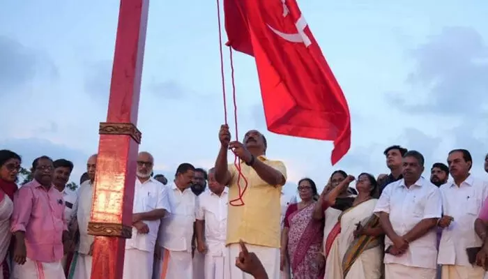  സി.പി.എം. സംസ്ഥാന സമ്മേളനത്തിന് കൊല്ലം ആശ്രാമം മൈതാനത്തില്‍ കൊടിയുയര്‍ന്നു