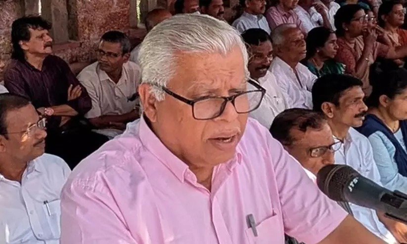  റോഡിൽ പന്തൽ കെട്ടി സമരം; കോടതിയലക്ഷ്യ ഹർജി പ്രത്യേക ബെഞ്ച് പരിഗണിക്കും