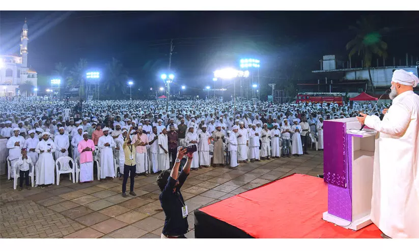  റമദാന്‍ 27ാം രാവിന്റെ പുണ്യംതേടി വിശ്വാസിലക്ഷങ്ങള്‍ മലപ്പുറം മേൽമുറി സ്വലാത്ത് നഗറില്‍ ഒഴുകിയെത്തി
