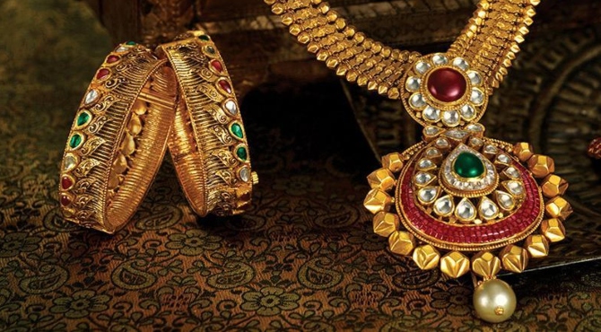  സ്വര്‍ണവില വീണ്ടും 64,000ന് മുകളിലെത്തി; ഇന്ന് 560 രൂപ വര്‍ധിച്ചു പവന് 64,080 രൂപയായി