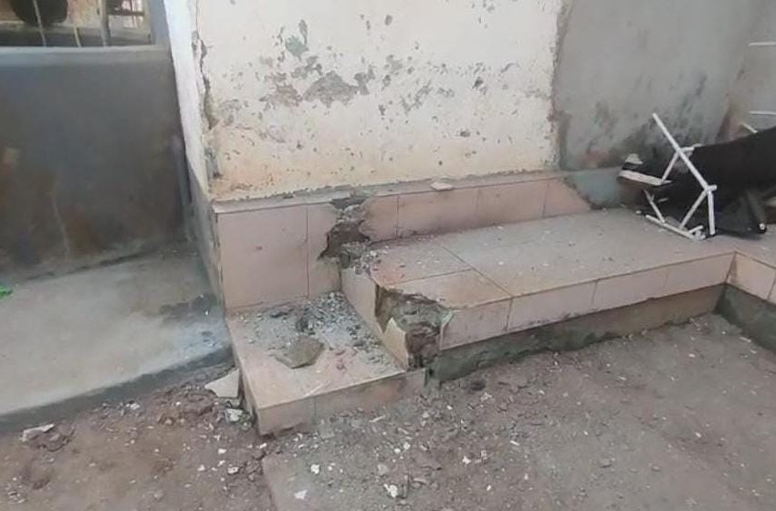  മുഴപ്പിലങ്ങാട്ട് ബോംബെറ്; എസ്ഡിപിഐ പ്രവർത്തകൻ്റെ വീട്ടിന് സ്റ്റീൽ ബോംബെറ്