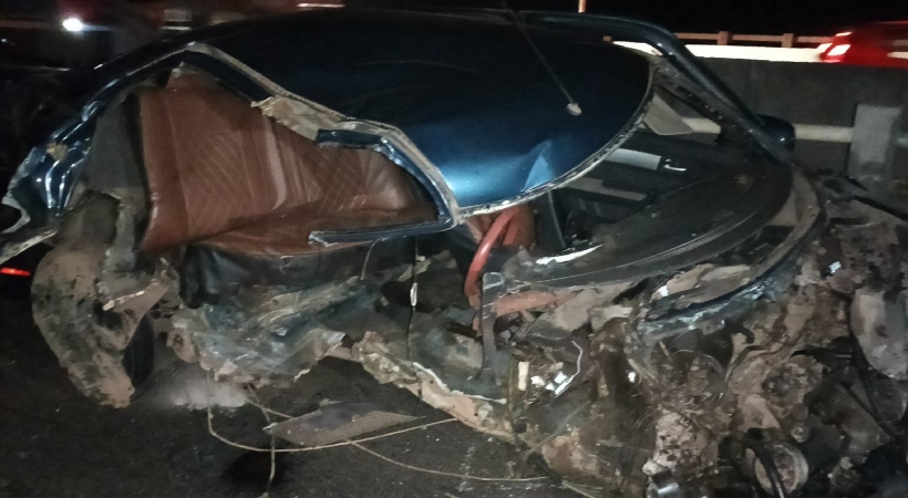  കാസര്‍ഗോഡ് മഞ്ചേശ്വരം ഓമഞ്ചൂരില്‍ കാര്‍ ഡിവൈഡറിലേക്ക് ഇടിച്ചു കയറി മൂന്ന് പേര്‍ക്ക് ദാരുണാന്ത്യം