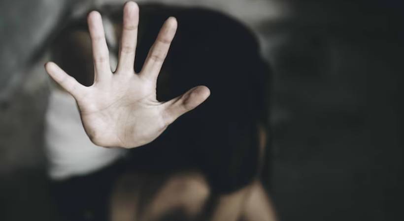  കൊച്ചിയിൽ ഒമ്പതാം ക്ലാസുകാരനായ സഹോദരൻ സഹോദരിയെ പീഡിപ്പിച്ചു; ലഹരിക്ക് അടിമയെന്ന് പൊലീസ്