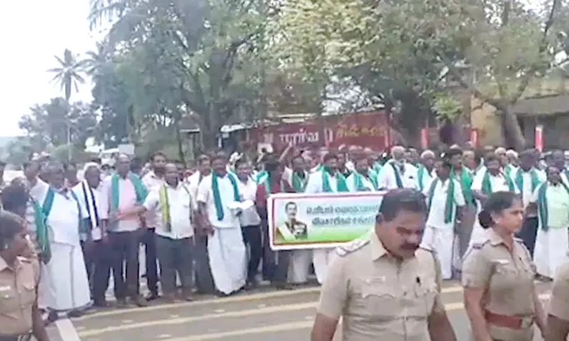  എമ്പുരാനിൽ മുല്ലപ്പെരിയാറെന്ന് പരാതി; തമി​ഴ്നാ​ട്ടി​ലെ സം​ഘ​ട​ന​ക​ളും പ്രതിഷേധവുമായി രം​ഗ​ത്ത്