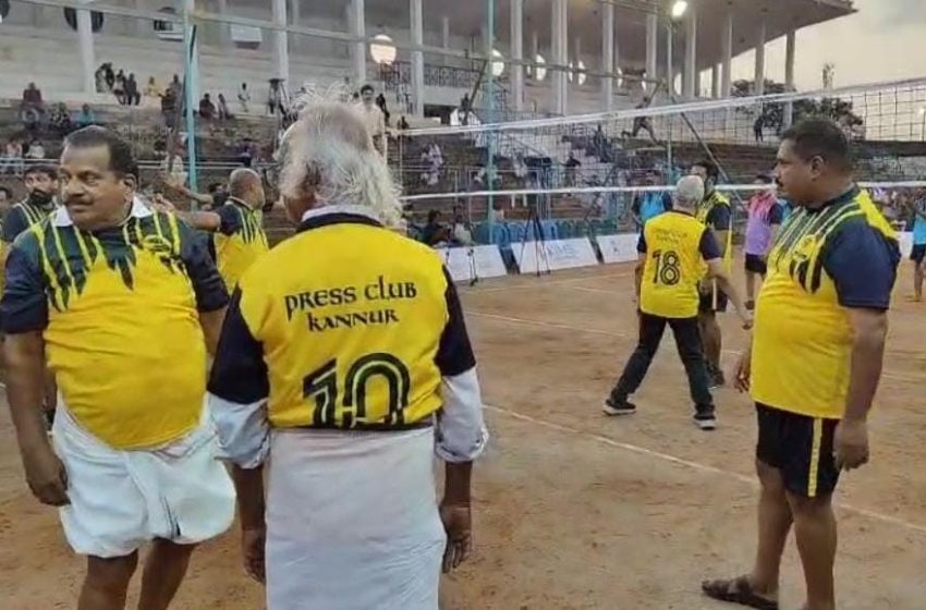  ആറാമത് സംസ്ഥാന ജേർണലിസ്റ്റ് വോളി; പ്രദർശന മത്സരത്തിൽ രാഷ്ട്രീയക്കാരുടെ ടീം ഉജ്ജ്വല വിജയം നേടി