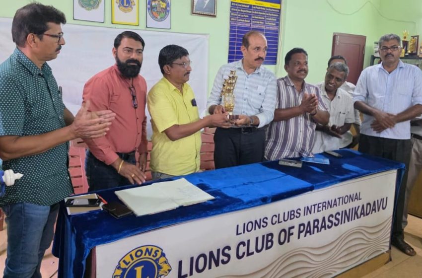  ഔദ്യോഗിക സർവ്വീസിൽ നിന്നും വിരമിക്കുന്ന നഗരസഭ  എഞ്ചിനിയർക്ക് യാത്രയപ്പ് നൽകി