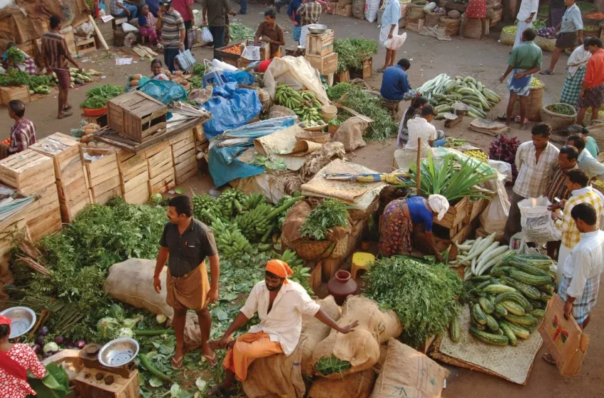  വിഷുവിനെ വരവേൽക്കാനൊരുങ്ങി നാടും നഗരവും