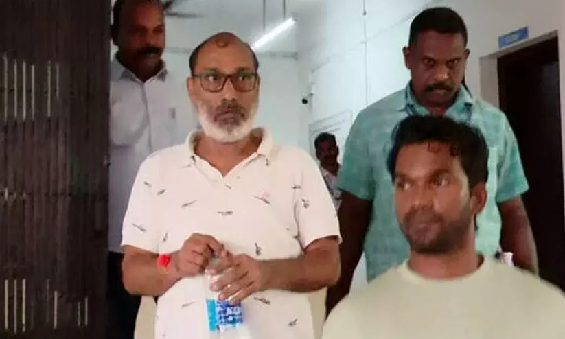  കേസൊതുക്കാൻ വ്യവസായിയിൽ നിന്ന് പണംതട്ടാൻ ശ്രമിച്ച സംഭവം; ഇ.ഡി ഉദ്യോഗസ്ഥൻ ഒന്നാം പ്രതി