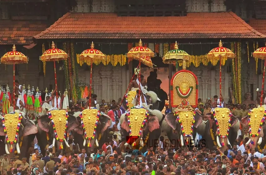  തൃശൂർ പൂരം ഇന്ന്; കുടമാറ്റം വൈകിട്ട് 5.30ന്, വെടിക്കെട്ട് നാളെ പുലർച്ചെ 3ന്