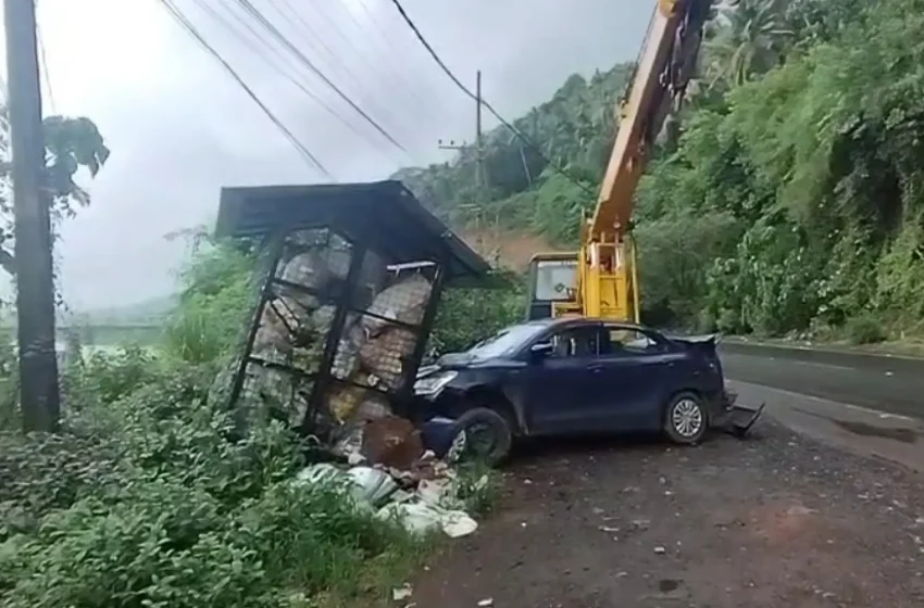  ഇരിട്ടിയിൽ പിഡബ്ല്യുഡി റസ്റ്റ് ഹൗസിന്റെ സമീപം നിയന്ത്രണം വിട്ട കാർ നിർത്തിയിട്ട ക്രൈയിനിൽ ഇടിച്ച് കയറിയാണ് അപകടം