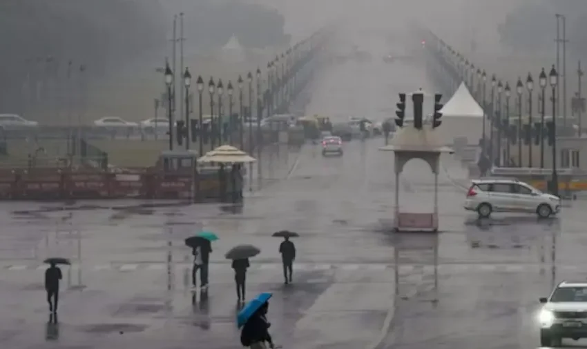  ഡൽഹിയിൽ കനത്ത മഴ; വീട്‌ തകർന്ന്‌ 4 മരണം, വിമാന സർവീസുകൾ തടസപ്പെട്ടു