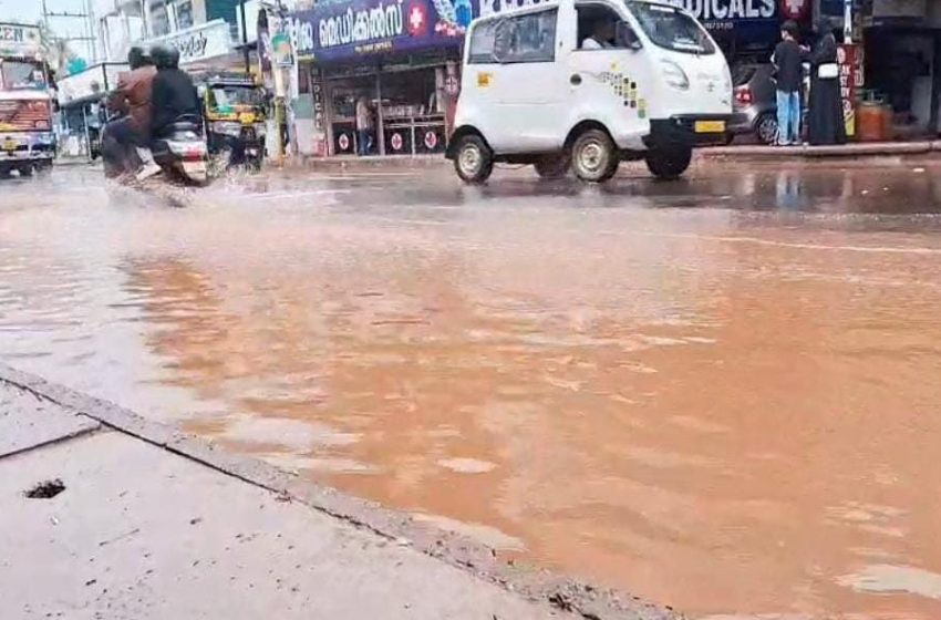  വെള്ളക്കെട്ടിന്റെ ദുരിതം പേറി പഴയങ്ങാടിയിലെ വ്യാപാരികളും നാട്ടുകാരും; പ്രതിഷേധം വ്യാപകം