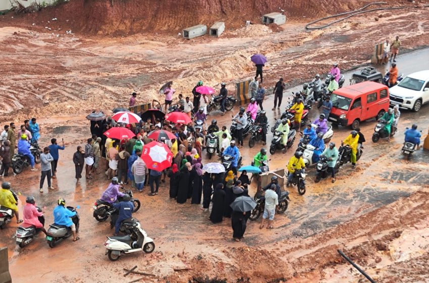  തളിപ്പറമ്പ് കുപ്പത്ത് വ്യാപക മണ്ണിടിച്ചിലെന്ന് ആരോപിച്ച് നാട്ടുകാരുടെ പ്രതിഷേധം