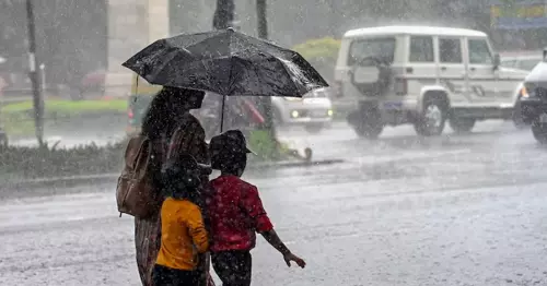  സംസ്ഥാനത്ത് ഇന്നും ശക്തമായ മഴ തുടരും; മൂന്ന് ജില്ലകളില്‍ റെഡ് അലര്‍ട്ട് പ്രഖ്യാപിച്ചു