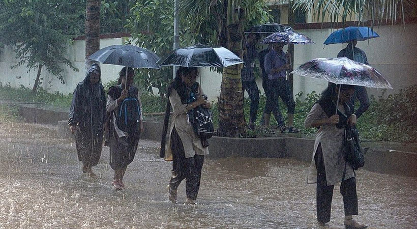  സംസ്ഥാനത്ത് കനത്ത മഴ; മൂന്ന് ജില്ലകളിലെ വിദ്യാഭ്യാസ സ്ഥാപനങ്ങള്‍ക്ക് ഇന്ന് അവധി