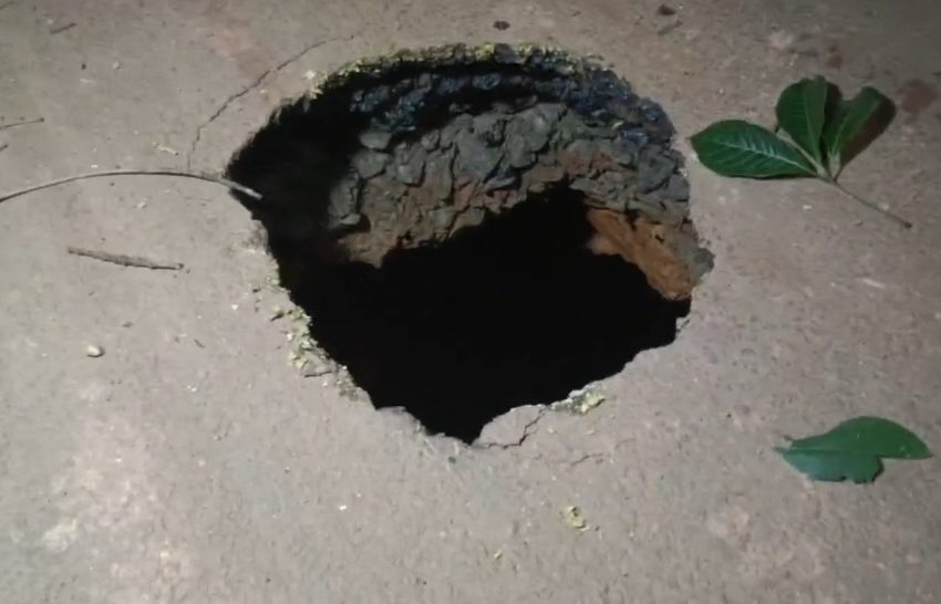  ചെങ്ങളായി -ചുഴലി റോഡിൽ അപകട ഭീഷണിയുയർത്തി വൻ ഗർത്തം രൂപപ്പെട്ടു