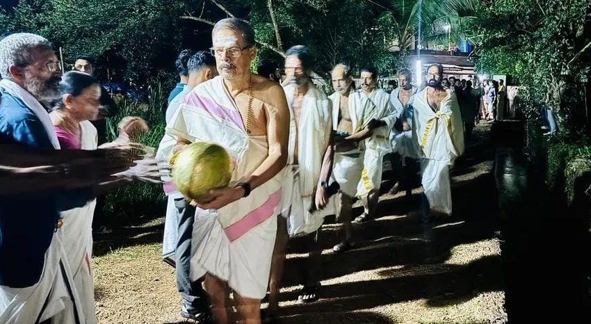  കൊട്ടിയൂരിൽ ഈ വർഷത്തെ ദർശനകാലം ആരംഭിച്ചു; സ്‌ത്രീകളും അക്കരെ ക്ഷേത്രത്തിൽ പ്രവേശിച്ചു തുടങ്ങി