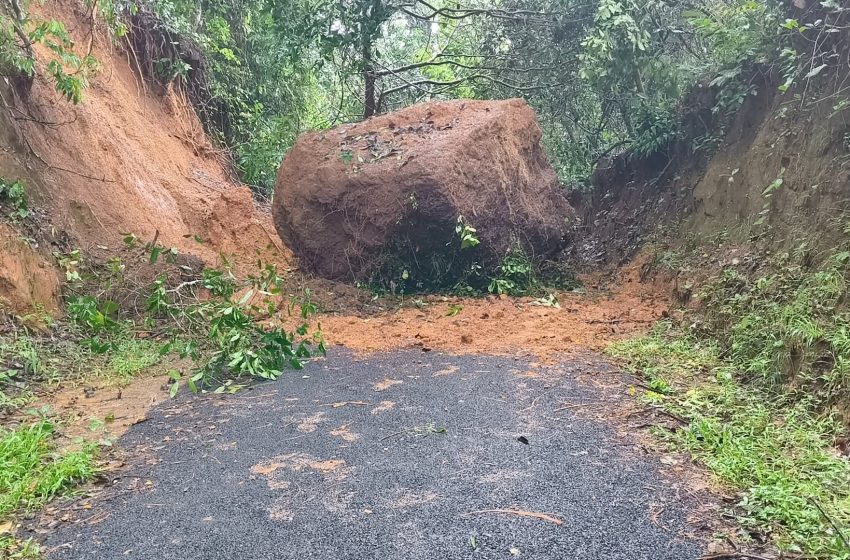 കനത്ത മഴ; തളിപ്പറമ്പിലെ വിവിധ ഇടങ്ങളിൽ മതിൽ ഇടിഞ്ഞും പാറ വീണും അപകടം
