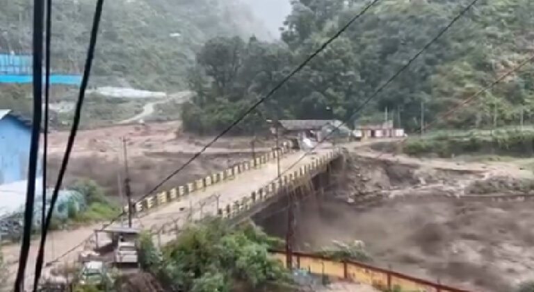  ഹിമാചൽ പ്രദേശിലെ വിവിധ ജില്ലകളിൽ കനത്ത മഴയും മേഘവിസ്ഫോടനം; രണ്ടു മരണം, പത്തിലധികം പേരെ കാണാതായി